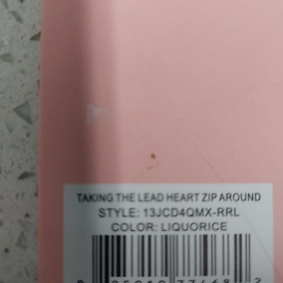 Juicy Couture Taking The Lead heart 💕 zip around NWT - Picture 3 of 3